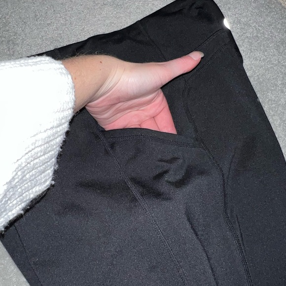 Women’s Large Black Fleece Lined Leggings! - Picture 2 of 6